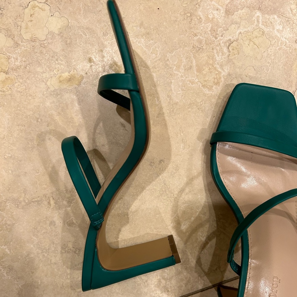 The Drop kelly green slide sandals 8.5 - Picture 2 of 3